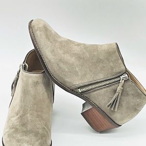 VIONIC Suede Serena Taupe Size 8 Ankle Boots Low Side Zipper Westen Boot